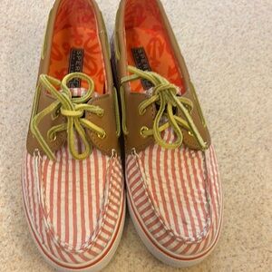 Sperry slip on size 6.5
